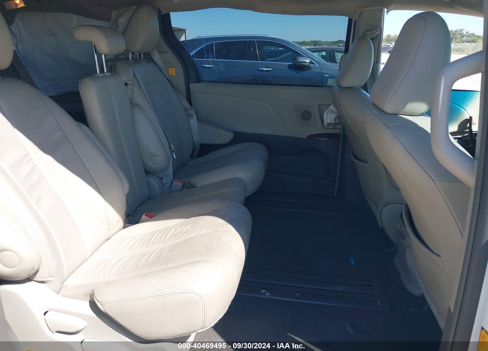 2011 TOYOTA SIENNA XLE V6 VIN: 5TDYK3DC1BS104600