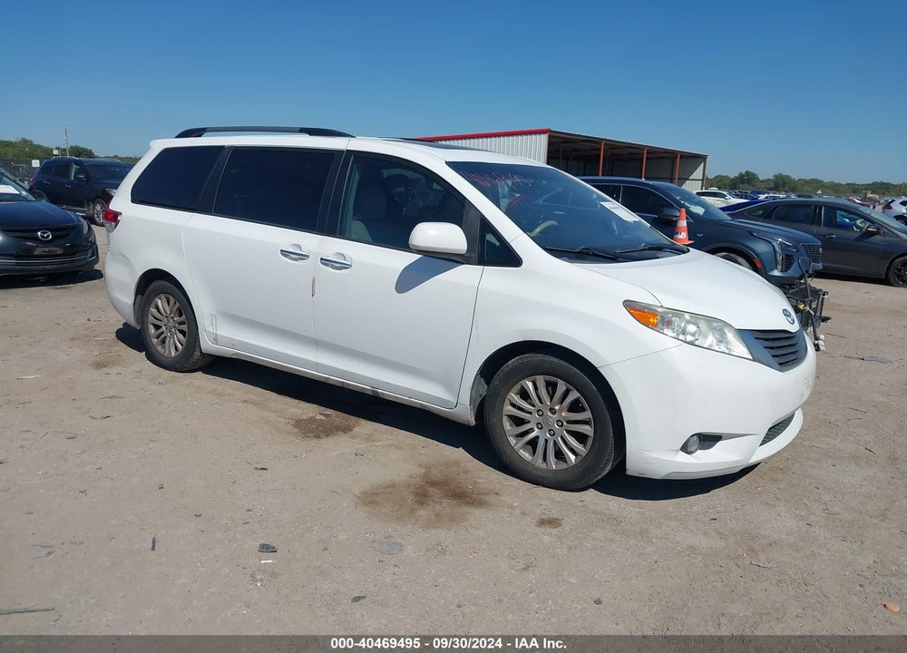 2011 TOYOTA SIENNA XLE V6 VIN: 5TDYK3DC1BS104600