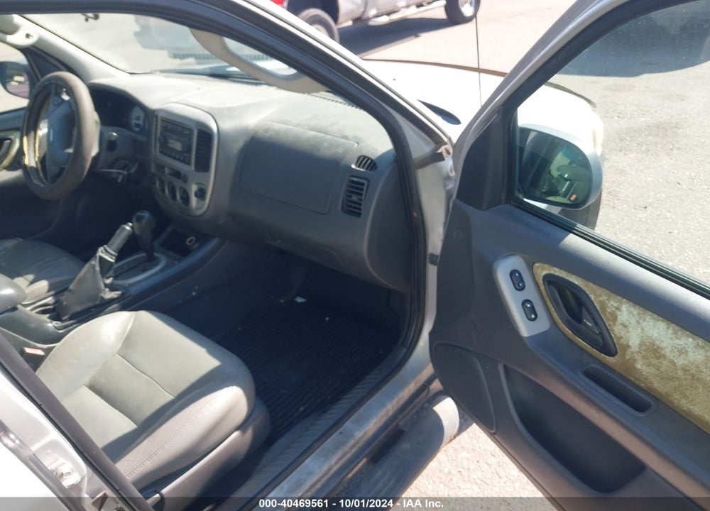 2005 FORD ESCAPE XLT VIN: 1FMYU93105KB20890