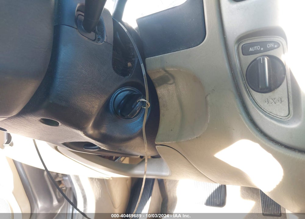 2004 FORD ESCAPE LIMITED VIN: 1FMCU94164KA16136