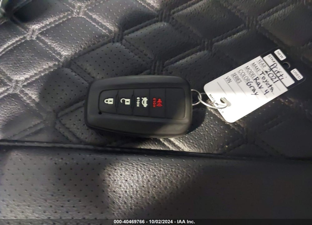 2021 TOYOTA RAV4 XLE VIN: 2T3P1RFV4MC175101