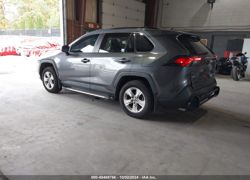 2021 TOYOTA RAV4 XLE VIN: 2T3P1RFV4MC175101