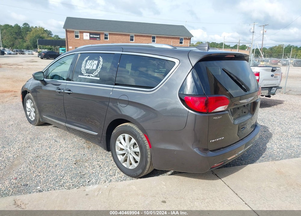 2018 CHRYSLER PACIFICA TOURING L VIN: 2C4RC1BG3JR315302