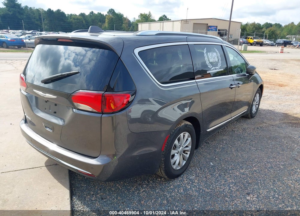 2018 CHRYSLER PACIFICA TOURING L VIN: 2C4RC1BG3JR315302