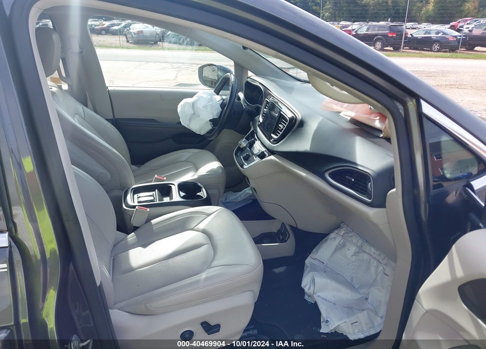 2018 CHRYSLER PACIFICA TOURING L VIN: 2C4RC1BG3JR315302