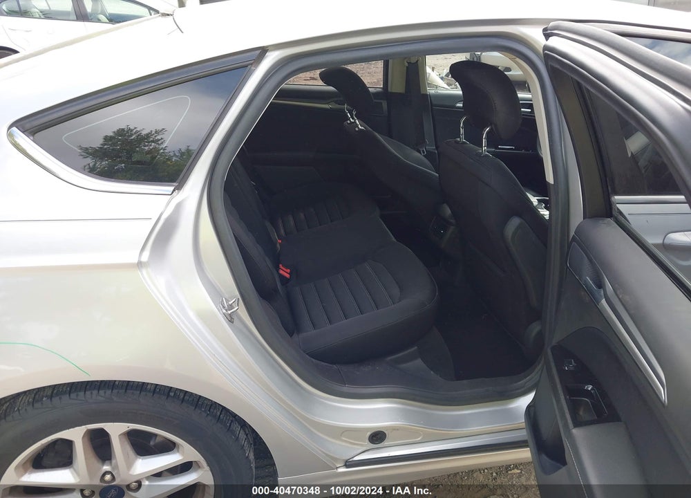 2015 FORD FUSION SE VIN: 3FA6P0H71FR100100