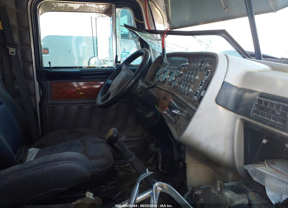 2001 PETERBILT 379 VIN: 1XP5DB9X61N570075