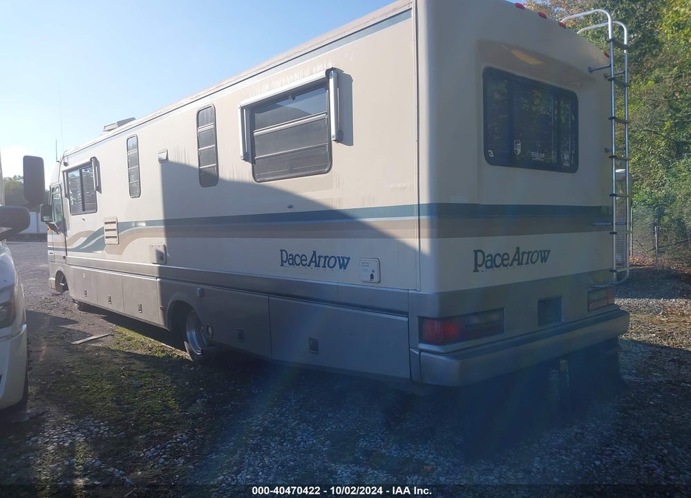 1993 CHEVROLET P30 VIN: 1GBKP37N7P3318668