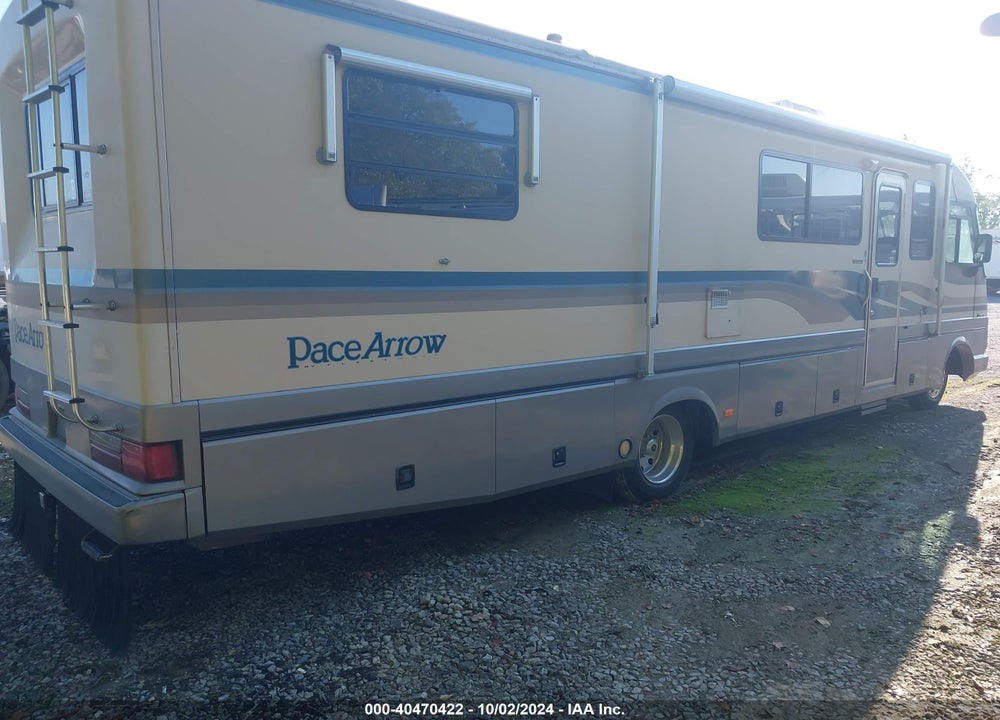 1993 CHEVROLET P30 VIN: 1GBKP37N7P3318668
