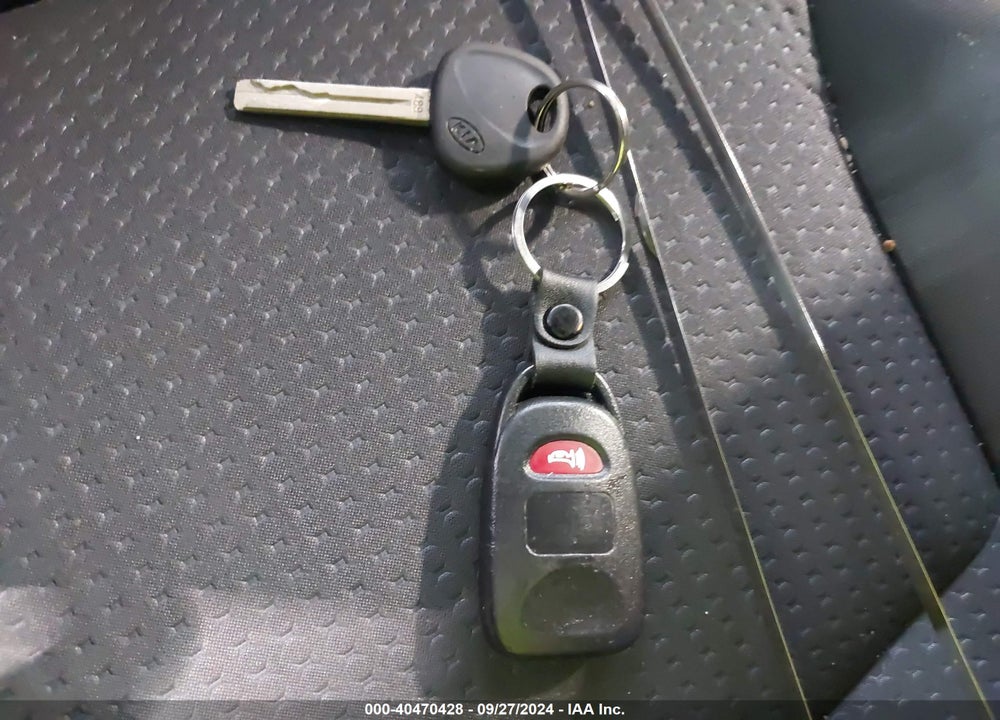 2011 KIA SORENTO LX V6 VIN: 5XYKTDA26BG157195