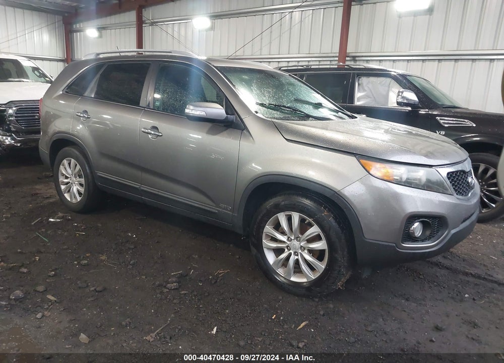 2011 KIA SORENTO LX V6 VIN: 5XYKTDA26BG157195