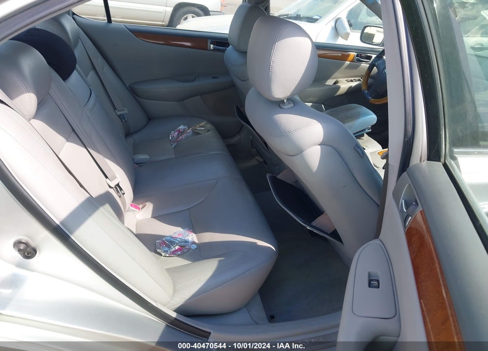 2005 LEXUS ES 330 VIN: JTHBA30G355110618