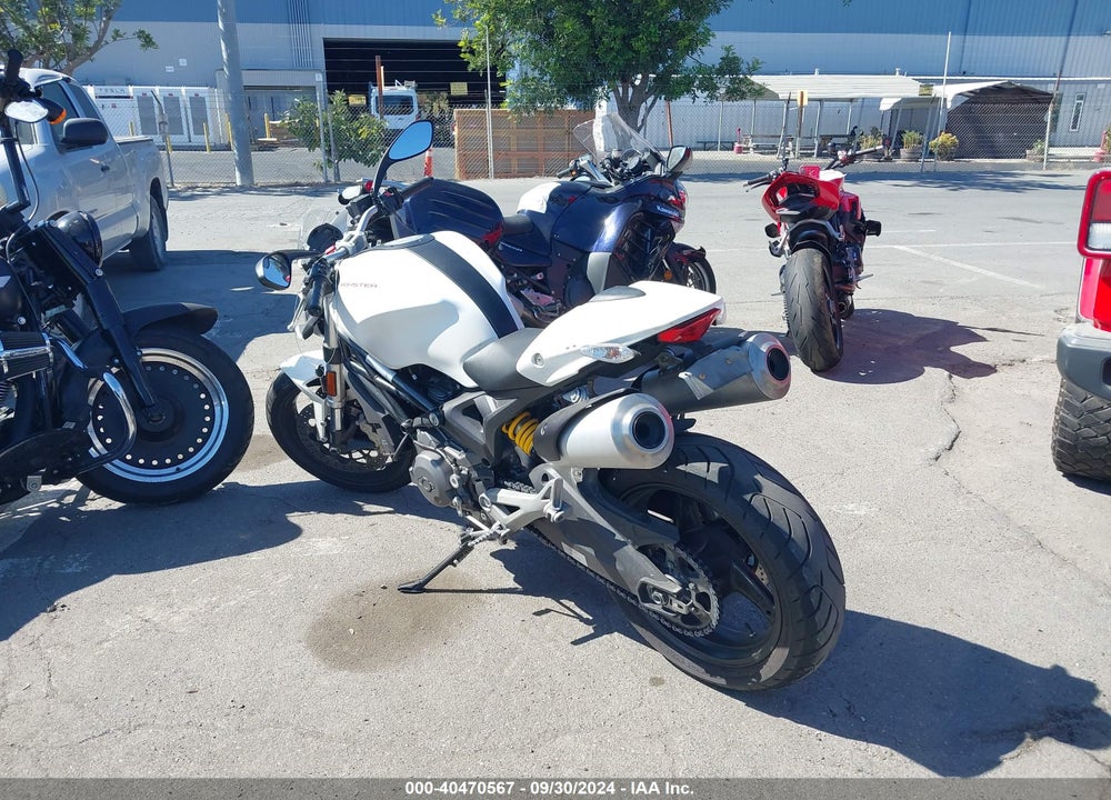 2011 DUCATI MONSTER 696 VIN: ZDM1RADN5BB041001