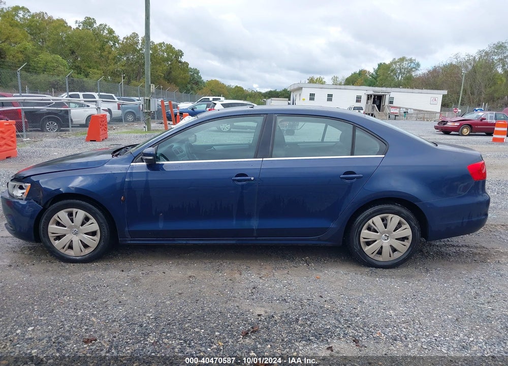 2013 VOLKSWAGEN JETTA 2.5L SE VIN: 3VWDP7AJ1DM375828