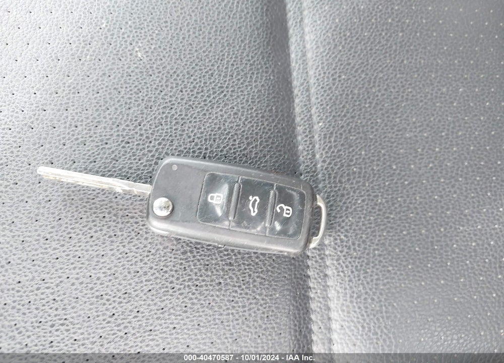 2013 VOLKSWAGEN JETTA 2.5L SE VIN: 3VWDP7AJ1DM375828