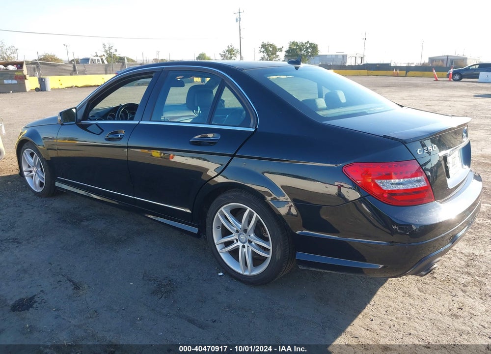 2014 MERCEDES-BENZ C 250 LUXURY/SPORT VIN: WDDGF4HB8EA960555