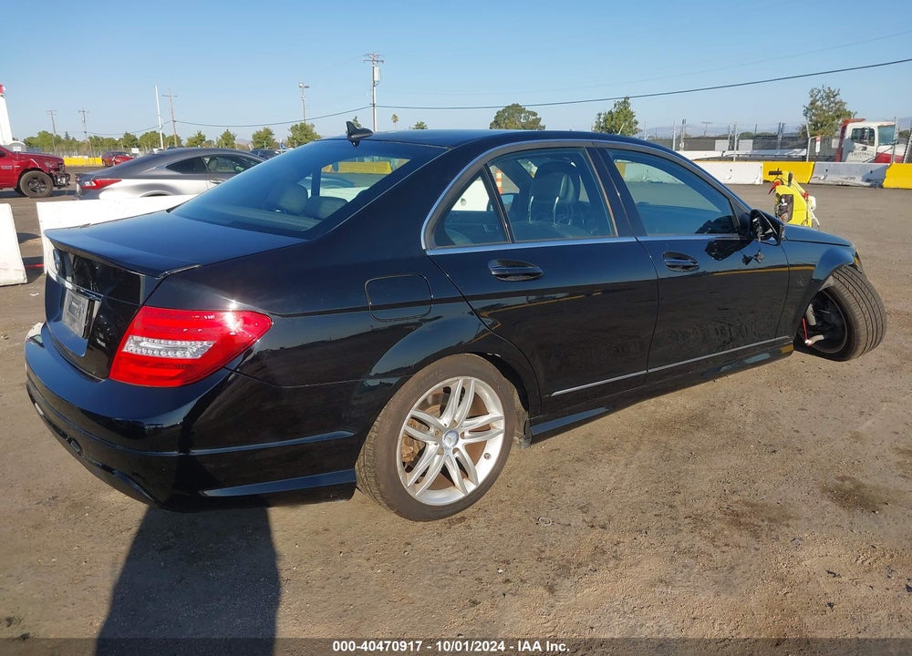 2014 MERCEDES-BENZ C 250 LUXURY/SPORT VIN: WDDGF4HB8EA960555