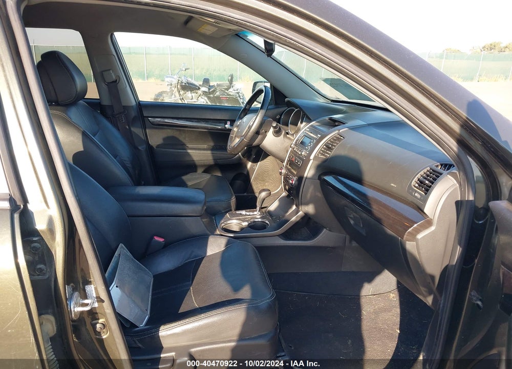 2011 KIA SORENTO EX VIN: 5XYKU4A18BG114465