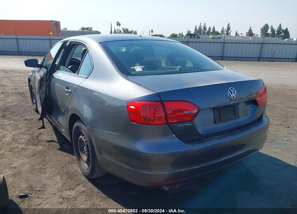 2011 VOLKSWAGEN JETTA 2.0L S VIN: 3VW2K7AJ9BM367558