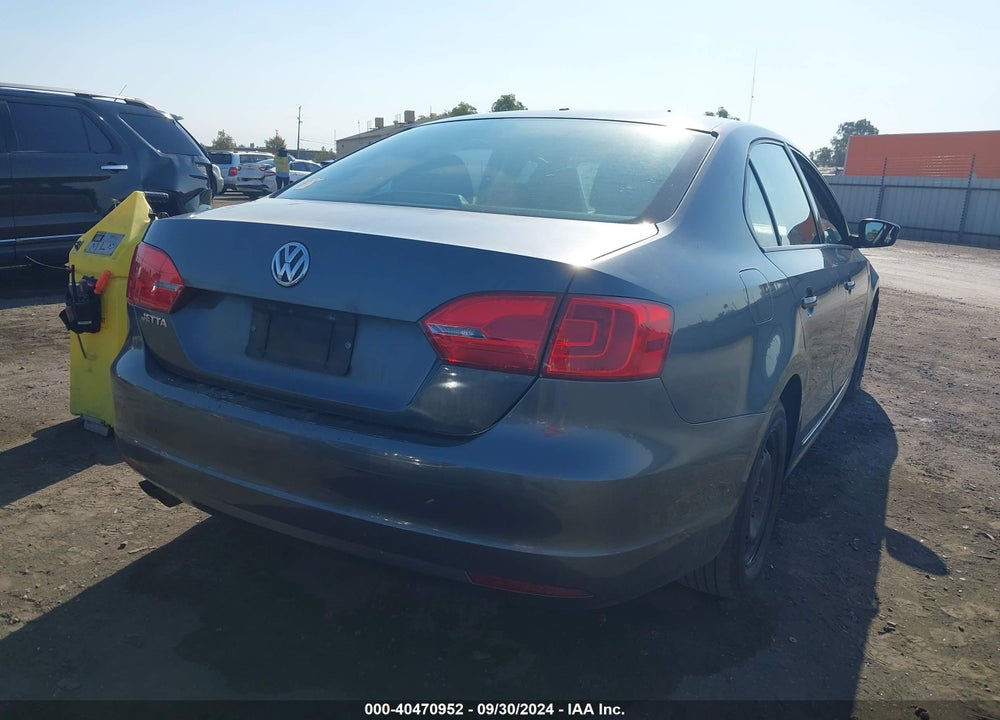 2011 VOLKSWAGEN JETTA 2.0L S VIN: 3VW2K7AJ9BM367558
