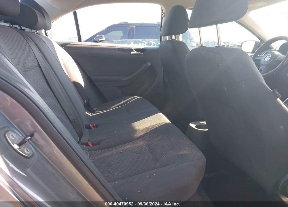2011 VOLKSWAGEN JETTA 2.0L S VIN: 3VW2K7AJ9BM367558