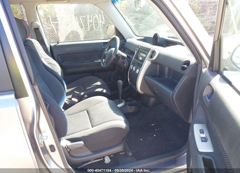 2005 SCION XB VIN: JTLKT324054029715