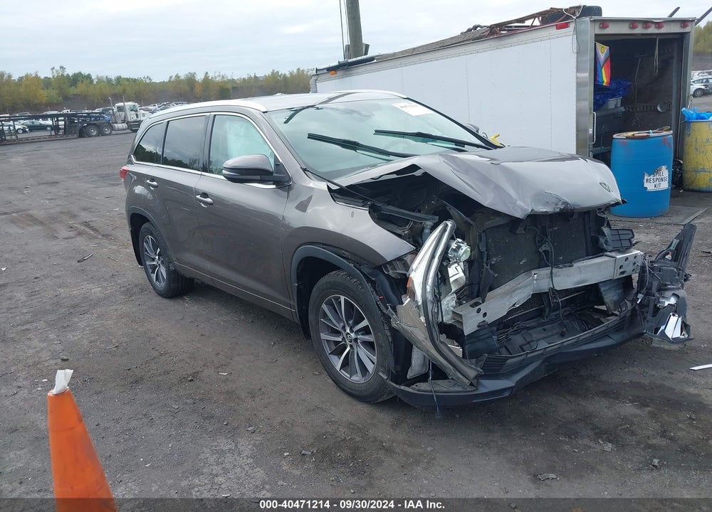 2017 TOYOTA HIGHLANDER XLE VIN: 5TDJZRFH1HS432634