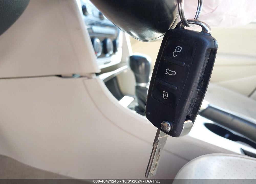2013 VOLKSWAGEN PASSAT 2.5L SE VIN: 1VWBP7A38DC081742