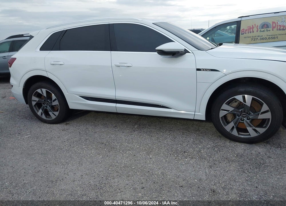2022 AUDI E-TRON PREMIUM QUATTRO VIN: WA1AAAGE1NB023513