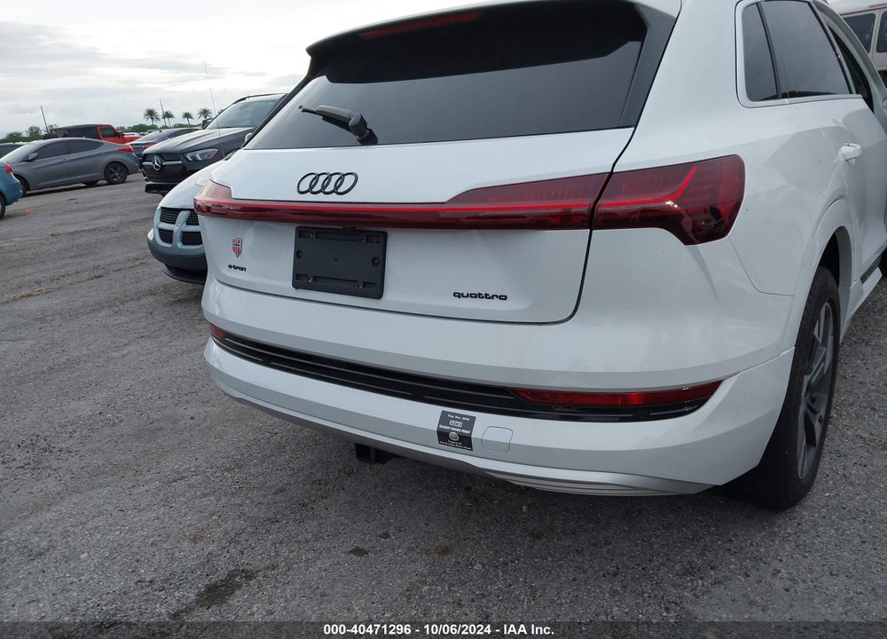 2022 AUDI E-TRON PREMIUM QUATTRO VIN: WA1AAAGE1NB023513
