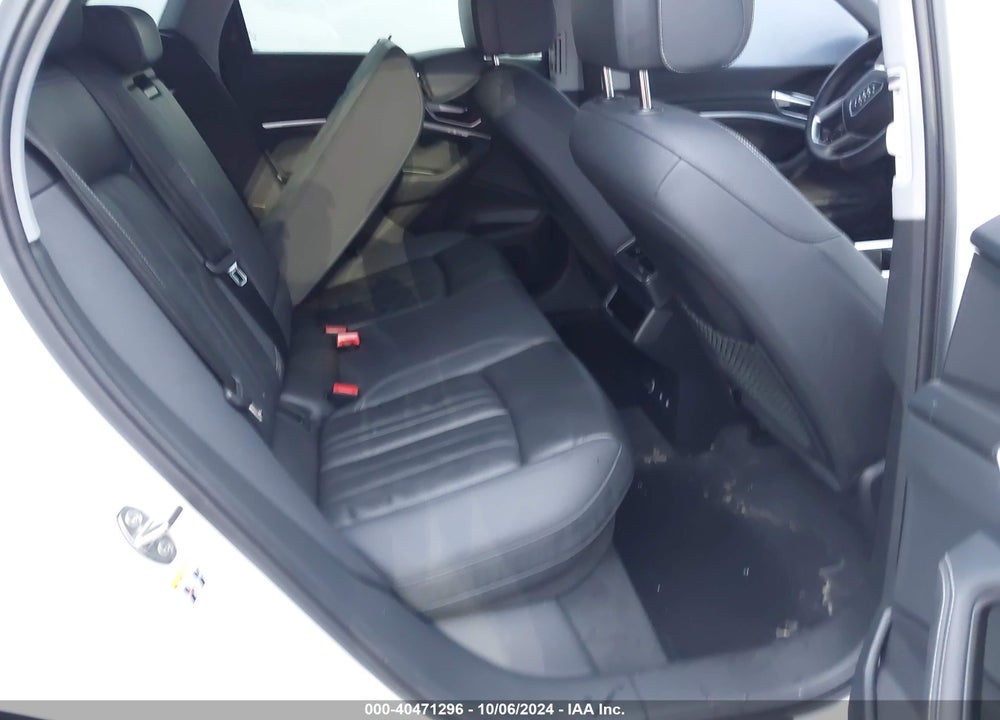 2022 AUDI E-TRON PREMIUM QUATTRO VIN: WA1AAAGE1NB023513