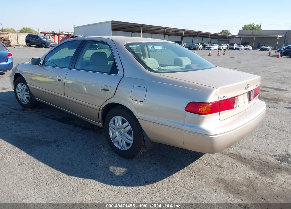 2001 TOYOTA CAMRY LE VIN: JT2BG22K010560495