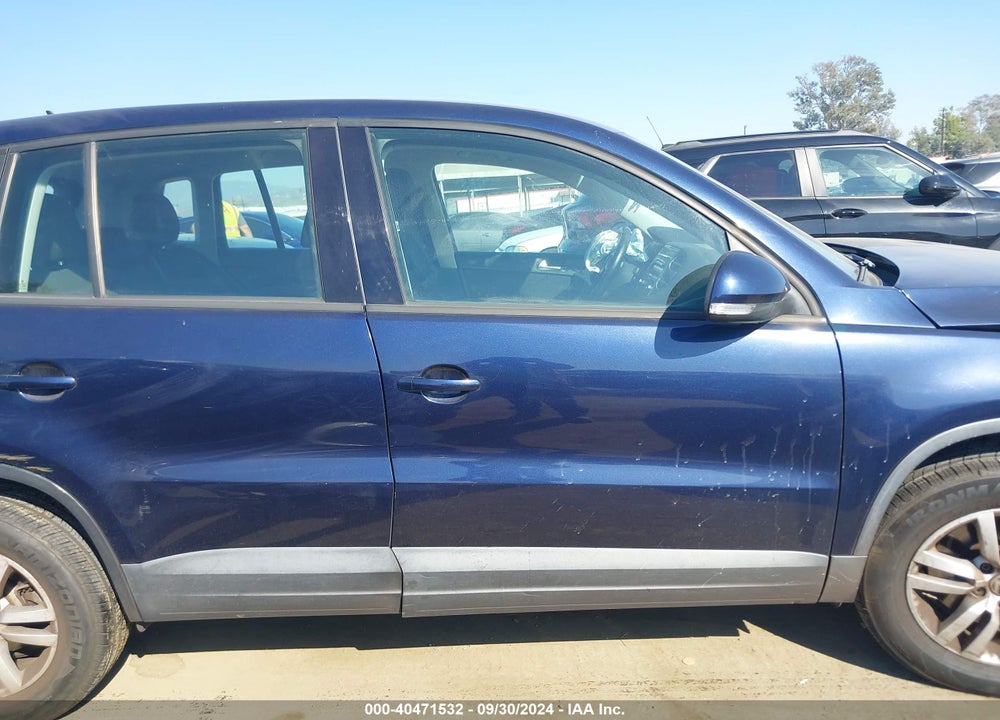 2013 VOLKSWAGEN TIGUAN S VIN: WVGAV3AX2DW562936