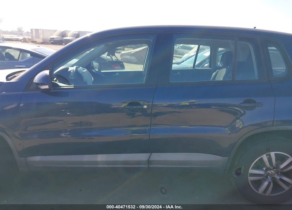2013 VOLKSWAGEN TIGUAN S VIN: WVGAV3AX2DW562936