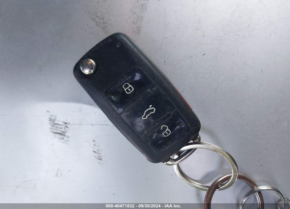 2013 VOLKSWAGEN TIGUAN S VIN: WVGAV3AX2DW562936