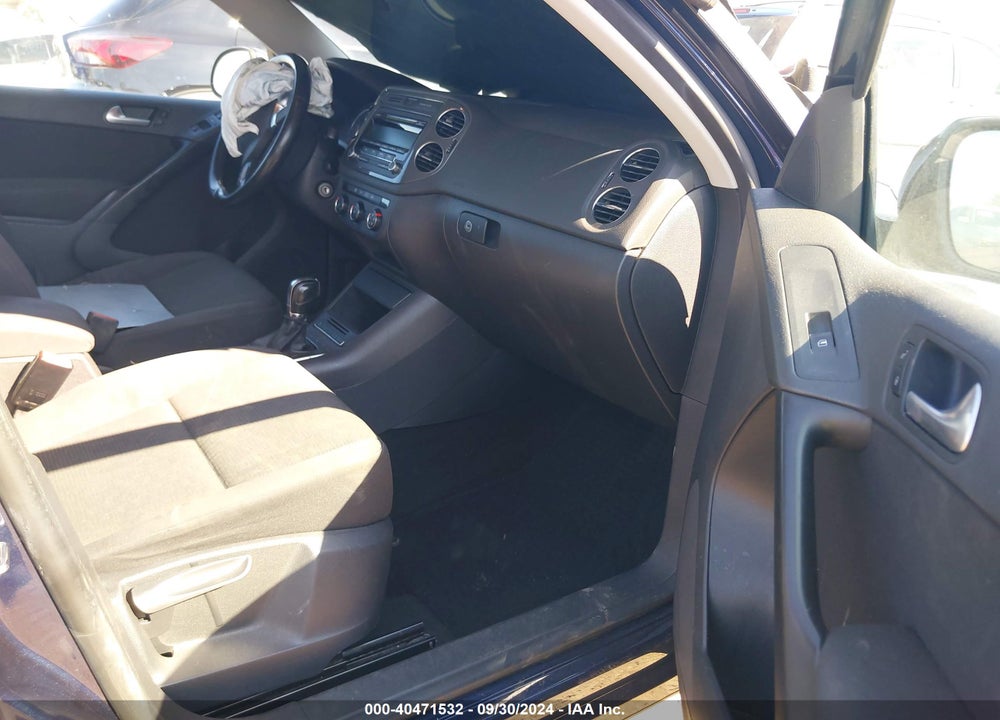 2013 VOLKSWAGEN TIGUAN S VIN: WVGAV3AX2DW562936
