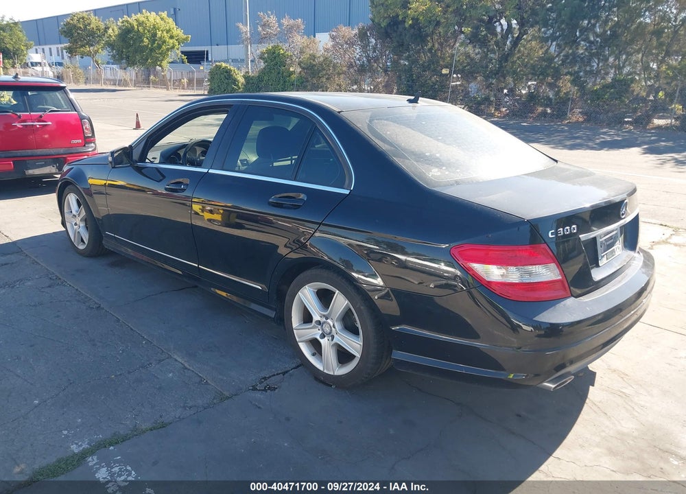 2011 MERCEDES-BENZ C 300 LUXURY/SPORT VIN: WDDGF5EB2BR160468