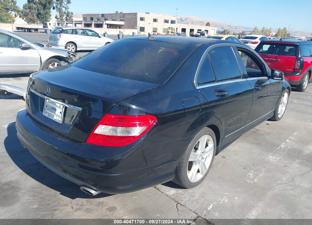 2011 MERCEDES-BENZ C 300 LUXURY/SPORT VIN: WDDGF5EB2BR160468
