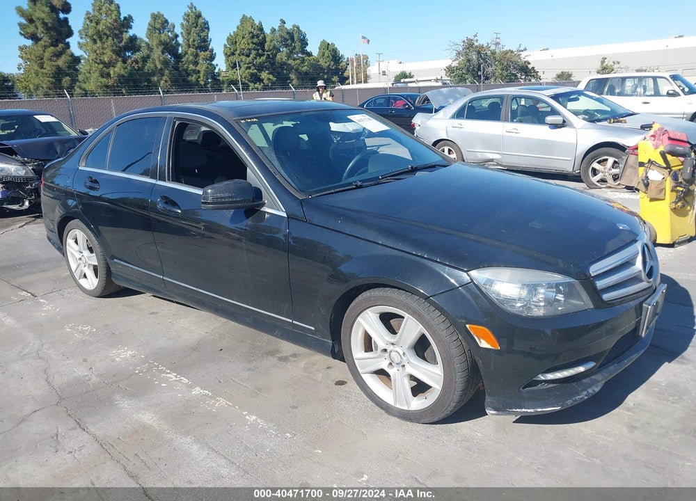 2011 MERCEDES-BENZ C 300 LUXURY/SPORT VIN: WDDGF5EB2BR160468