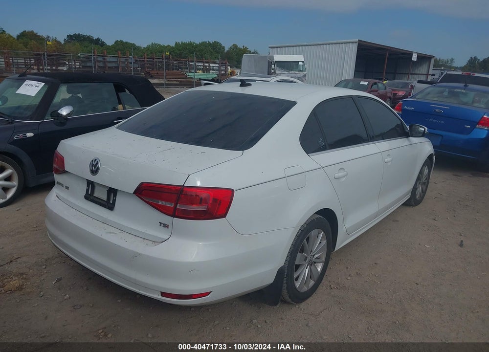 2015 VOLKSWAGEN JETTA 1.8T SE VIN: 3VWD07AJ8FM305816