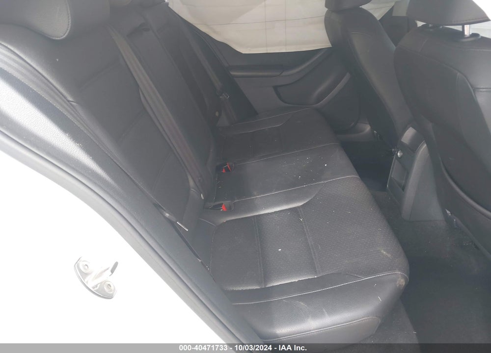 2015 VOLKSWAGEN JETTA 1.8T SE VIN: 3VWD07AJ8FM305816