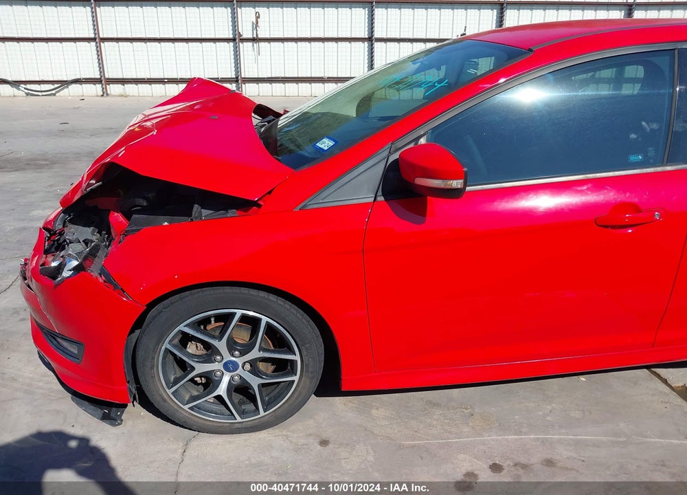 2015 FORD FOCUS SE VIN: 1FADP3K23FL218945