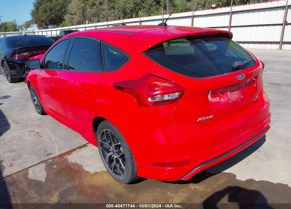 2015 FORD FOCUS SE VIN: 1FADP3K23FL218945