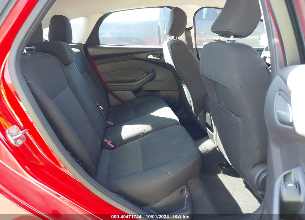 2015 FORD FOCUS SE VIN: 1FADP3K23FL218945