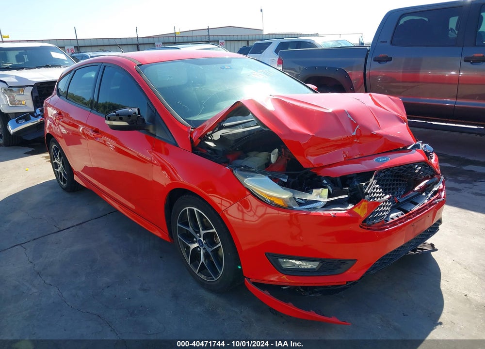 2015 FORD FOCUS SE VIN: 1FADP3K23FL218945