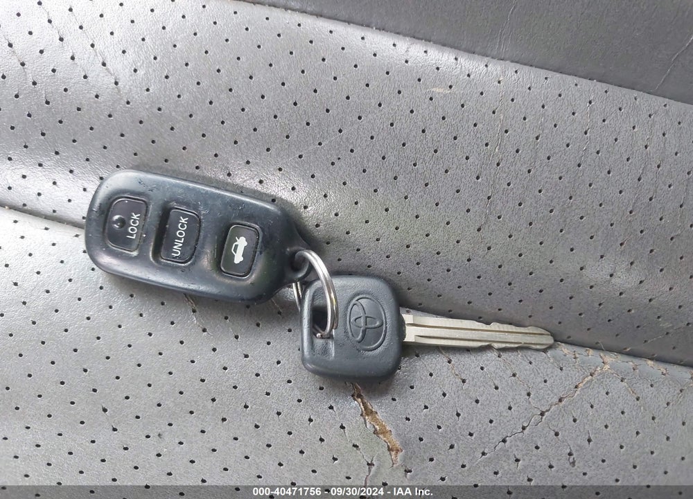 2004 TOYOTA AVALON XL VIN: 4T1BF28B34U382947