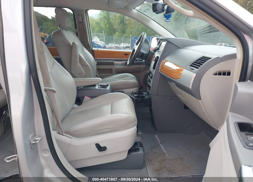 2010 CHRYSLER TOWN & COUNTRY NEW LIMITED VIN: 2A4RR7DXXAR365946