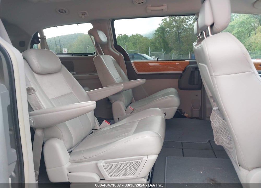2010 CHRYSLER TOWN & COUNTRY NEW LIMITED VIN: 2A4RR7DXXAR365946