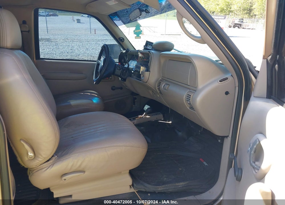 1999 CHEVROLET TAHOE VIN: 3GNEK18R4XG222580
