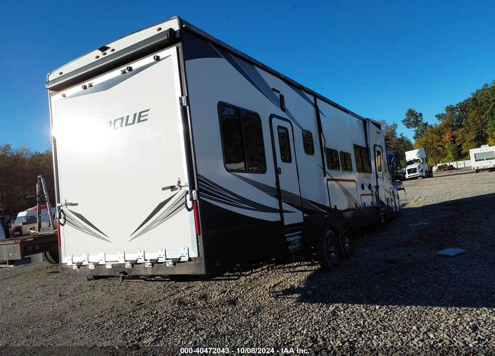 2019 HEARTLAND FIFTH WHEEL TRAVEL TRAILER VIN: 5SFCG4326KE408454